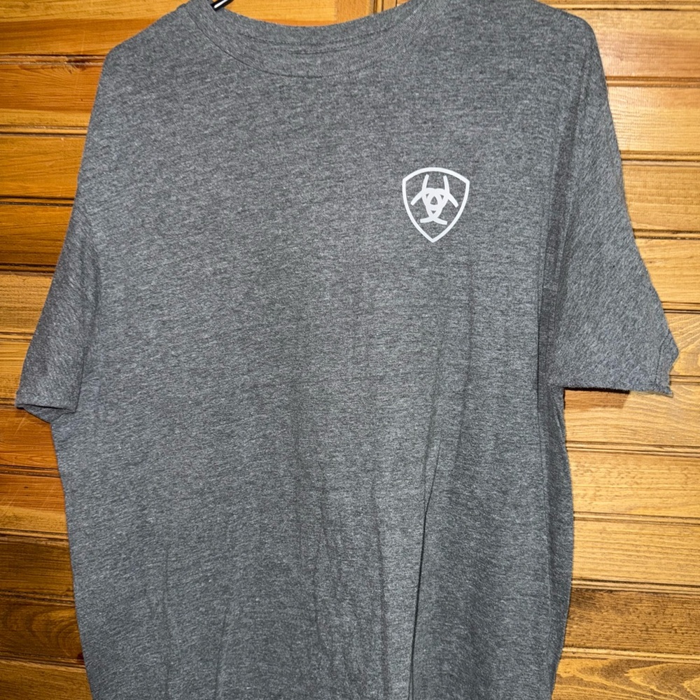 Ariat graphics tshirt